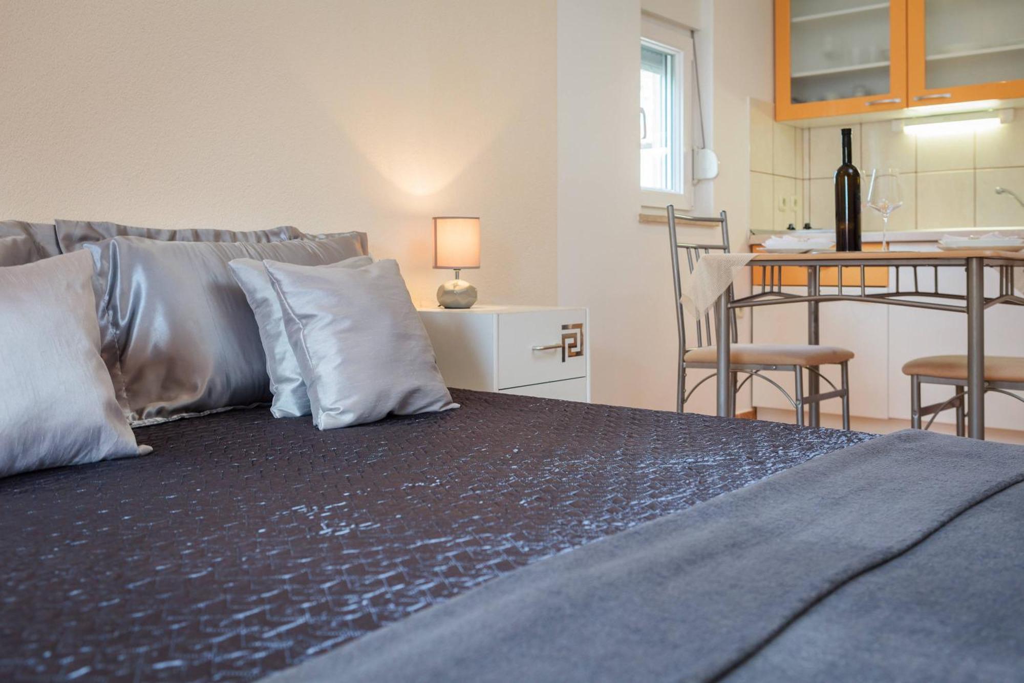 Apartment Krzelj 트로기르 객실 사진